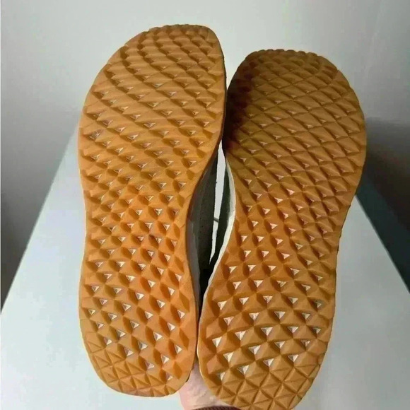 NOBULL Light Grey tennis shoes, size 9M. - Picture 5 of 8